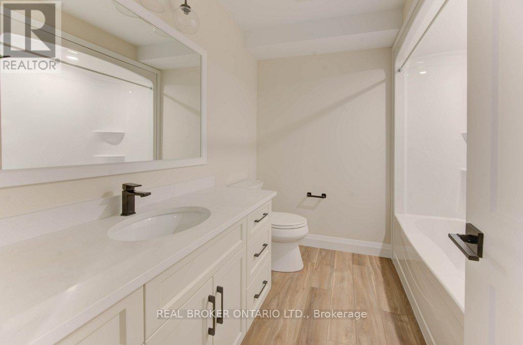 80 South Parkwood Boulevard, Woolwich, ON - Indoor Photo Showing Bathroom