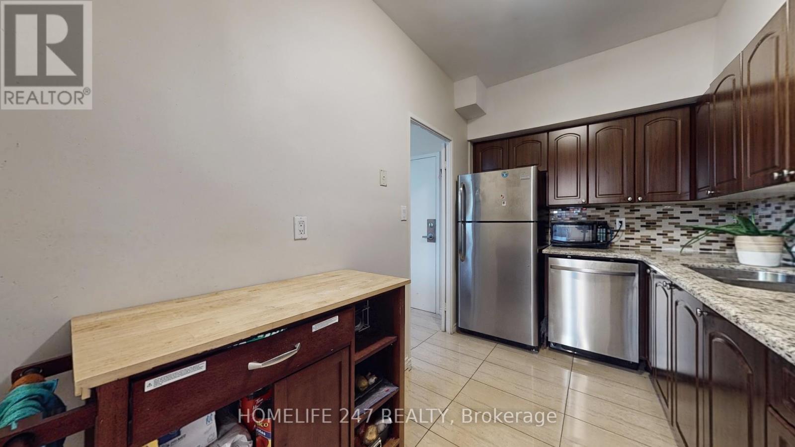 Ph 04 - 5 Massey Square, Toronto, ON - Indoor Photo Showing Kitchen