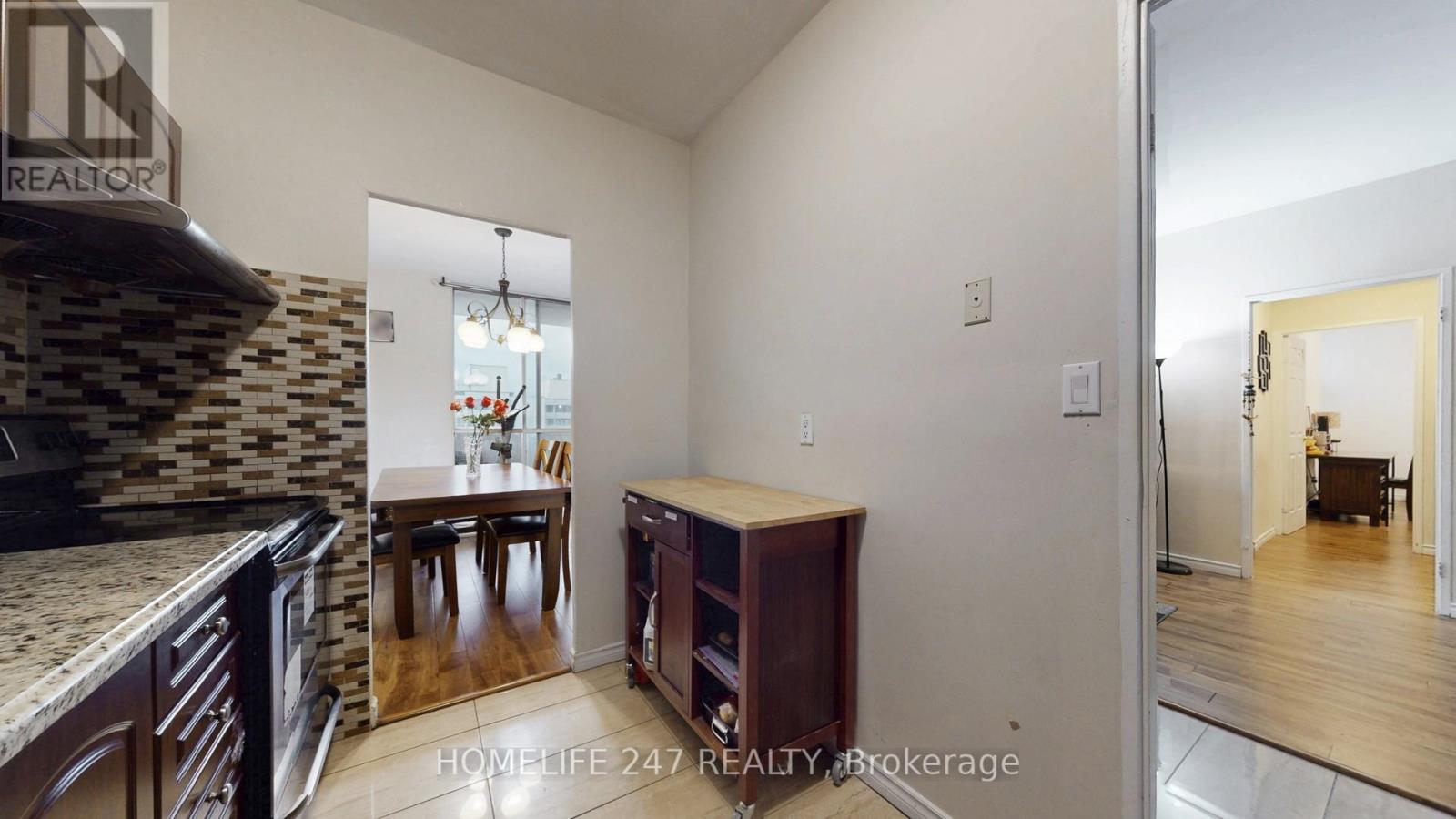 Ph 04 - 5 Massey Square, Toronto, ON - Indoor Photo Showing Other Room