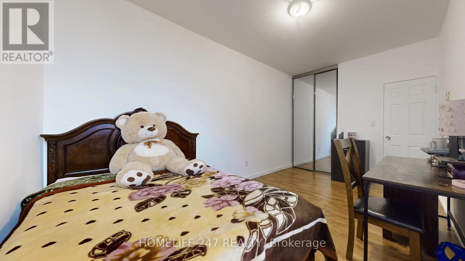 Ph 04 - 5 Massey Square, Toronto, ON - Indoor Photo Showing Bedroom