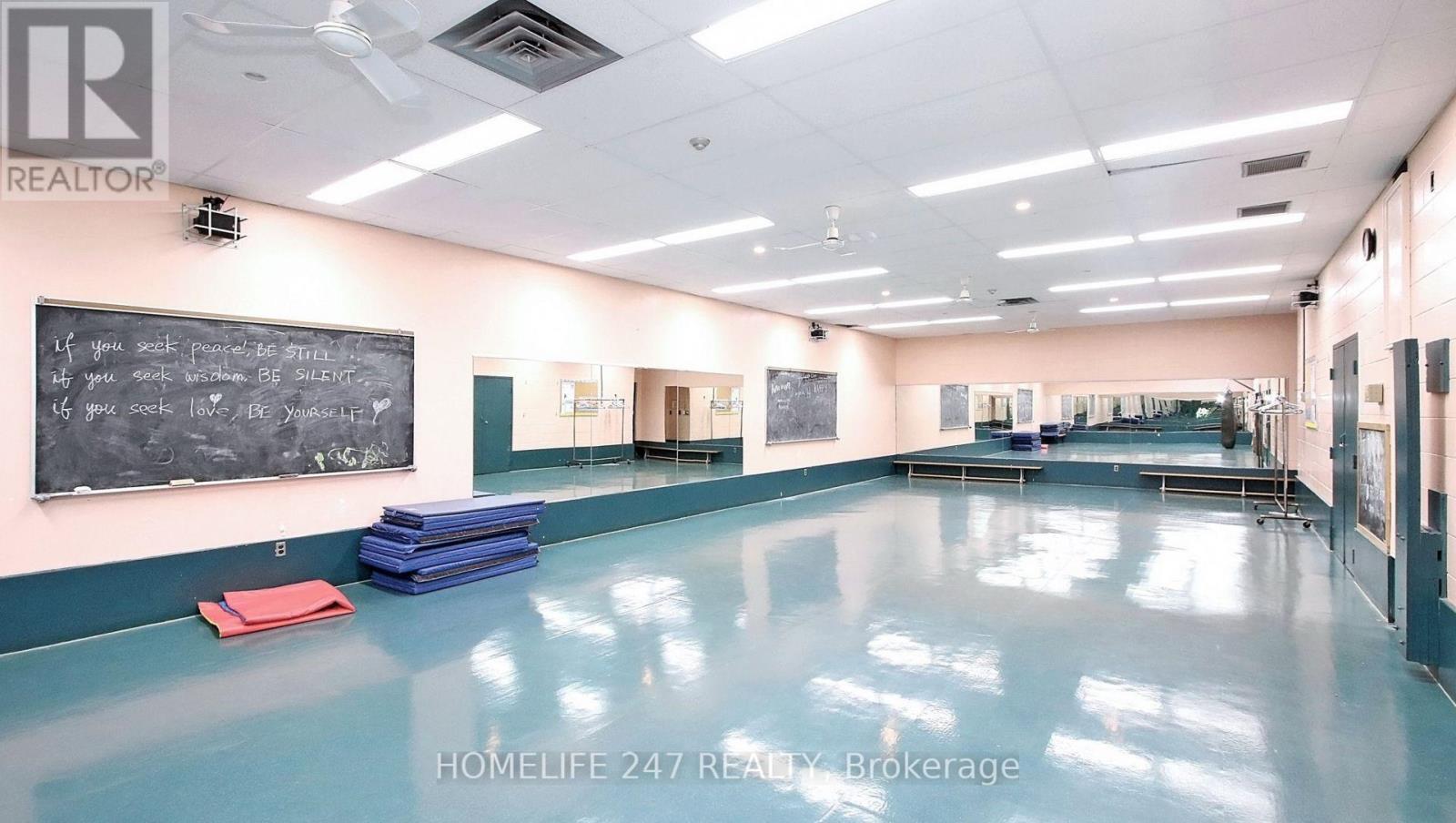 Ph 04 - 5 Massey Square, Toronto, ON - Indoor Photo Showing Other Room