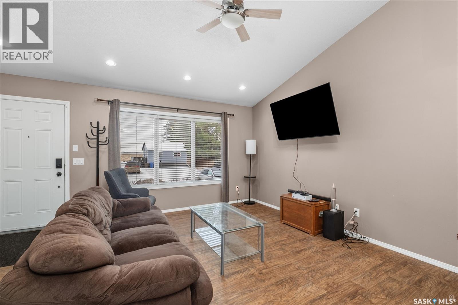 335 Ruttle Avenue, Kinistino, SK - Indoor