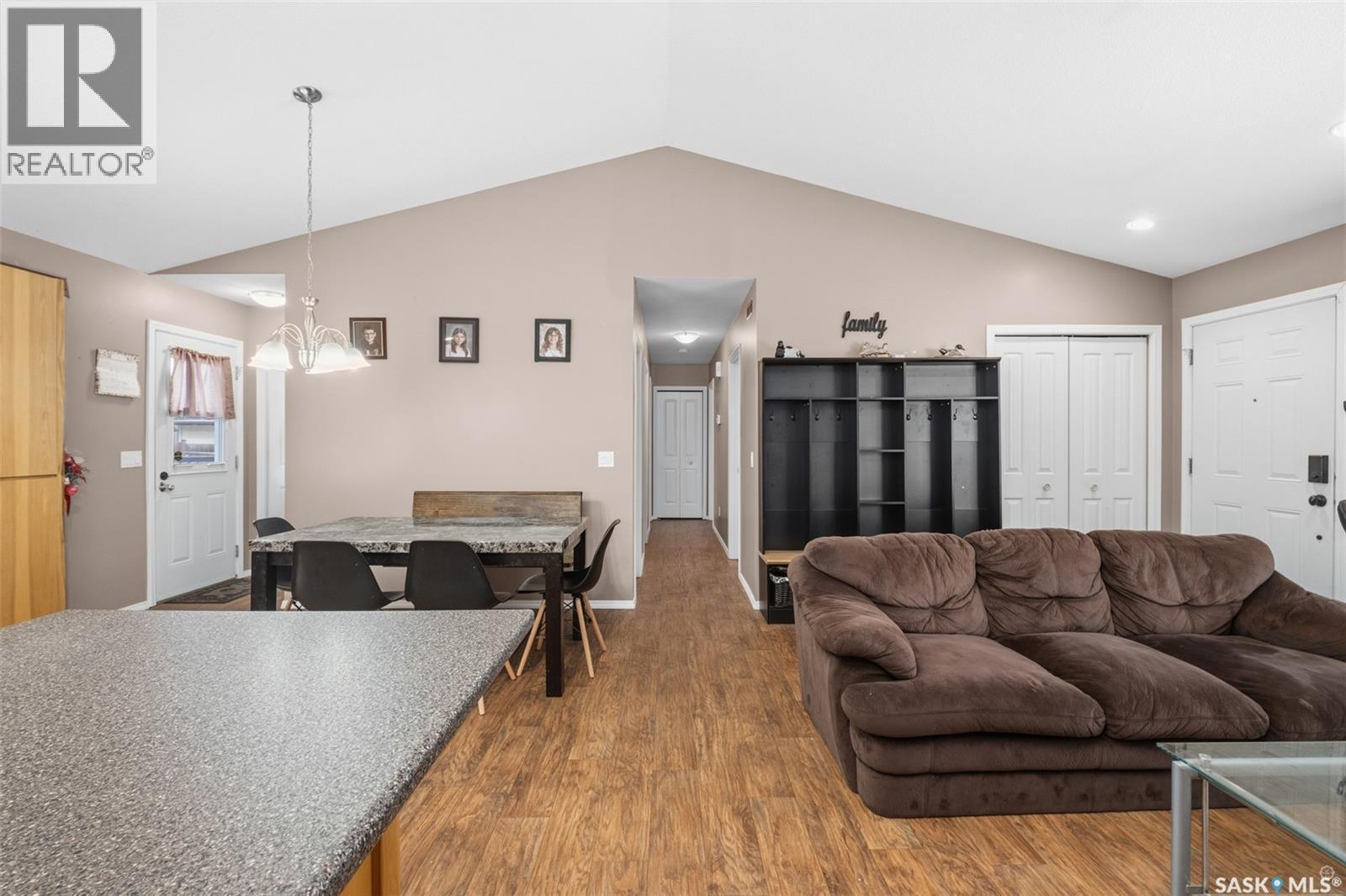 335 Ruttle Avenue, Kinistino, SK - Indoor Photo Showing Living Room
