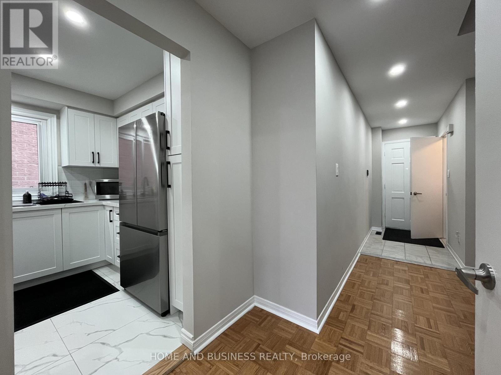 4327 Burnaby Court, Mississauga, ON - Indoor Photo Showing Other Room