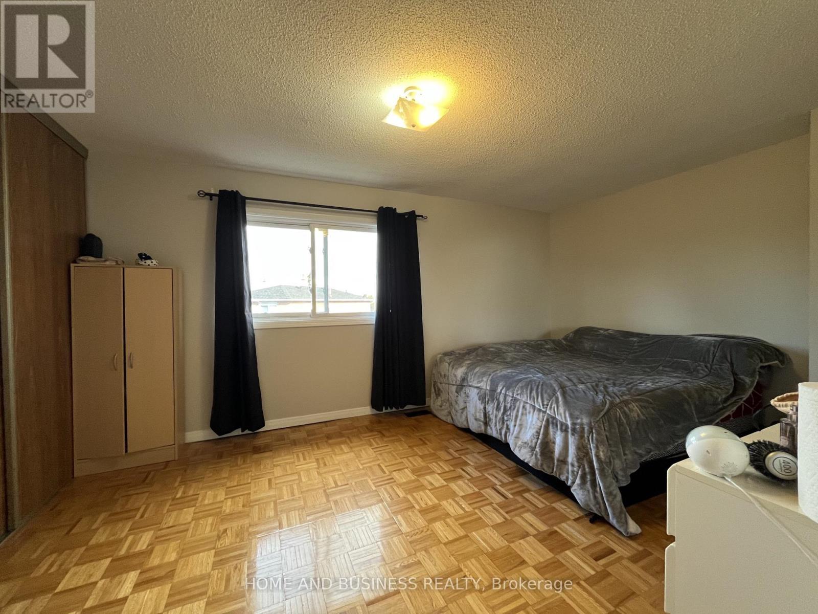 4327 Burnaby Court, Mississauga, ON - Indoor Photo Showing Bedroom