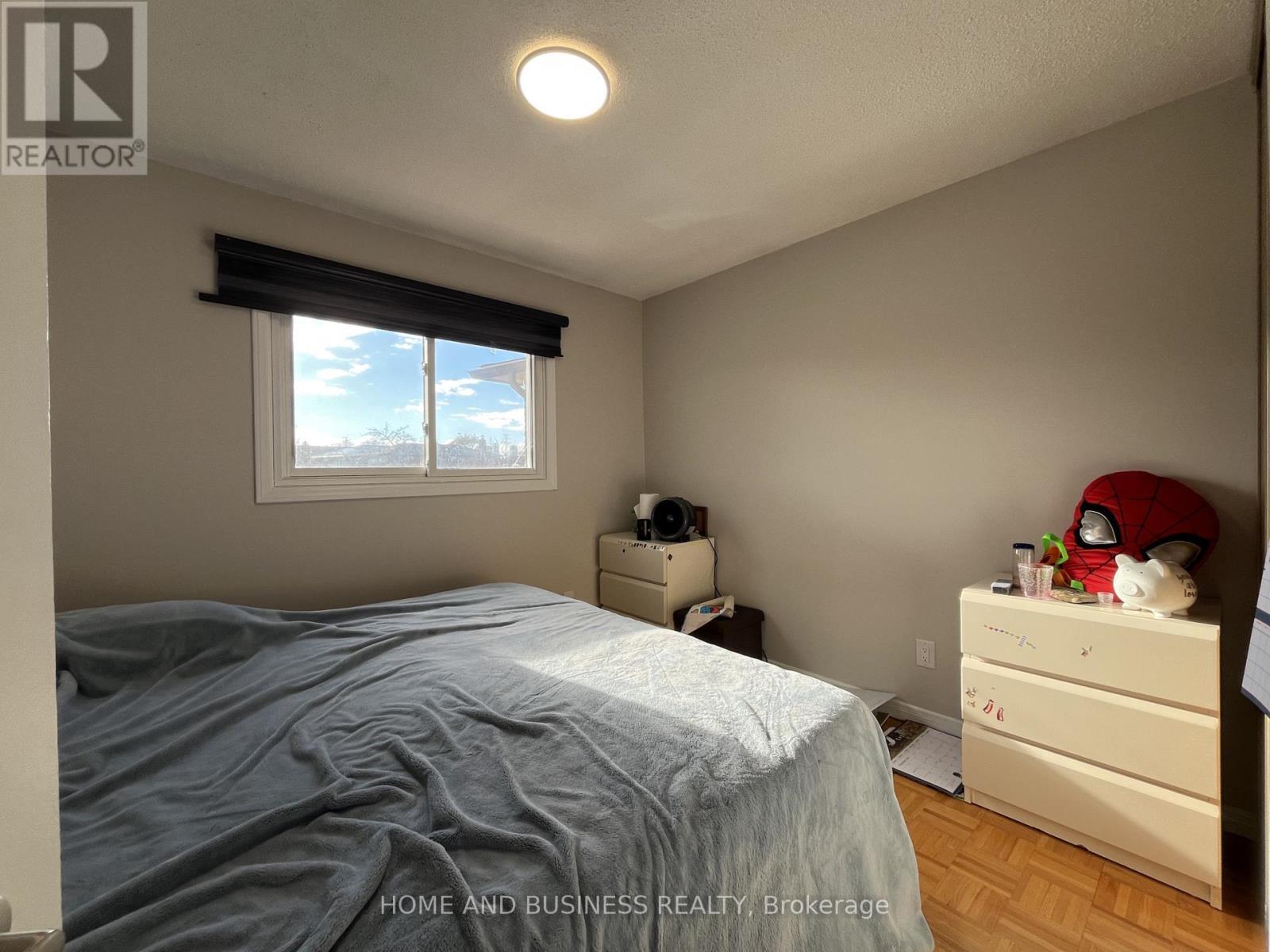 4327 Burnaby Court, Mississauga, ON - Indoor Photo Showing Bedroom