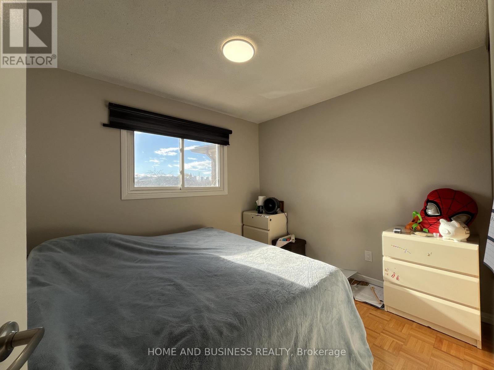 4327 Burnaby Court, Mississauga, ON - Indoor Photo Showing Bedroom