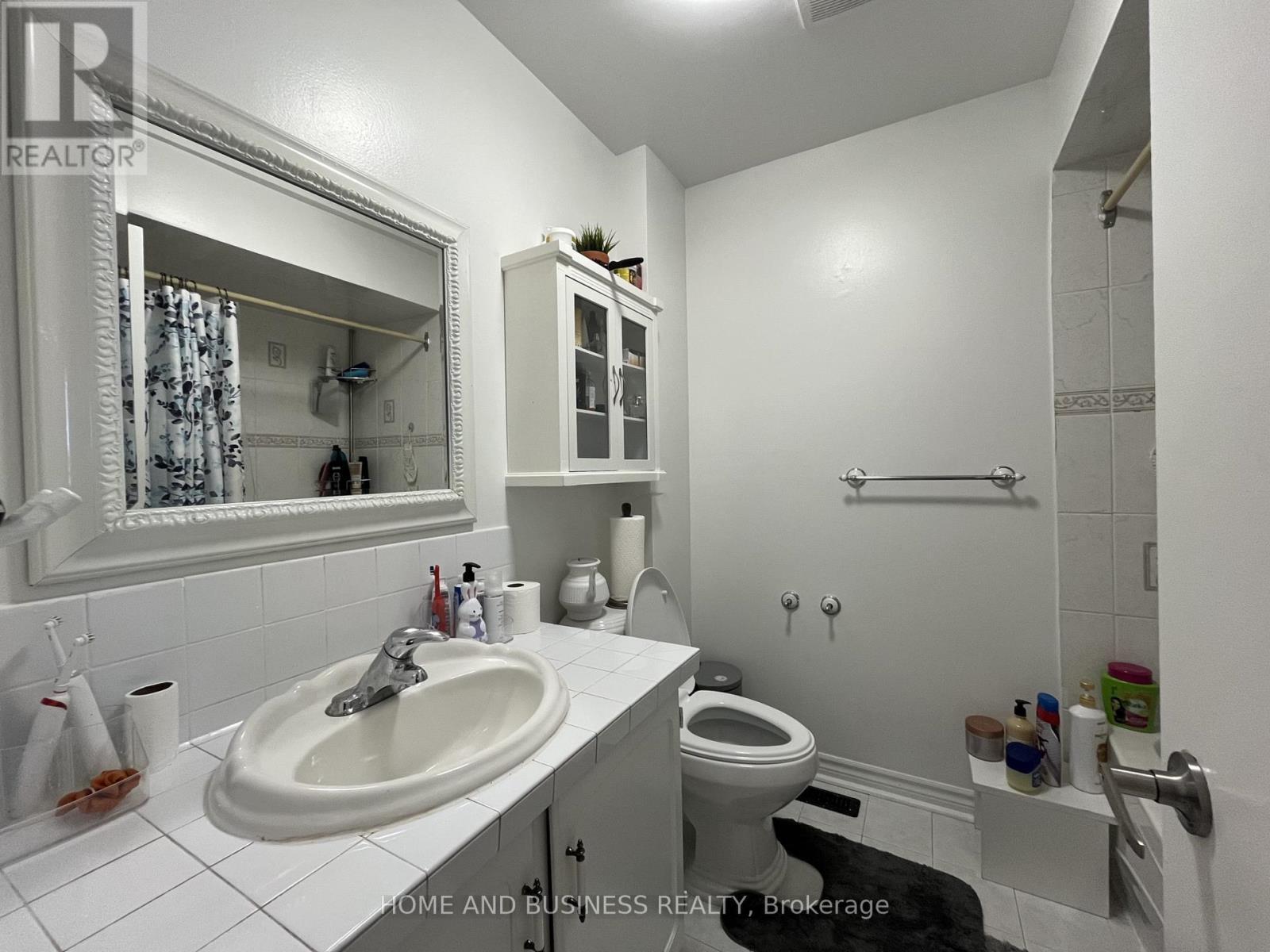 4327 Burnaby Court, Mississauga, ON - Indoor Photo Showing Bathroom