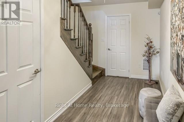 683 Laking Terrace, Milton (Cl Clarke), ON - Indoor Photo Showing Other Room