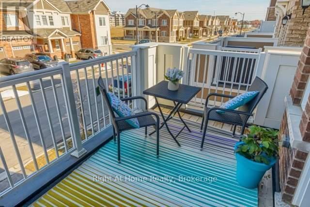 683 Laking Terrace, Milton (Cl Clarke), ON - Outdoor With Deck Patio Veranda With Exterior