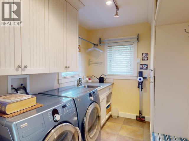 4810 Sanderson Road, Texada Island, BC - Indoor Photo Showing Laundry Room