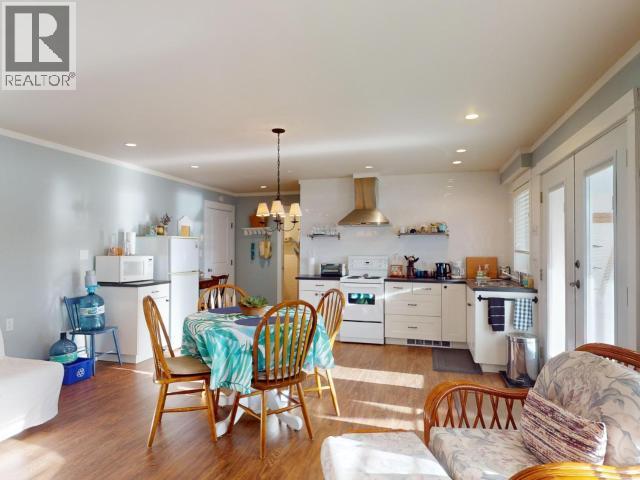 4810 Sanderson Road, Texada Island, BC - Indoor Photo Showing Dining Room