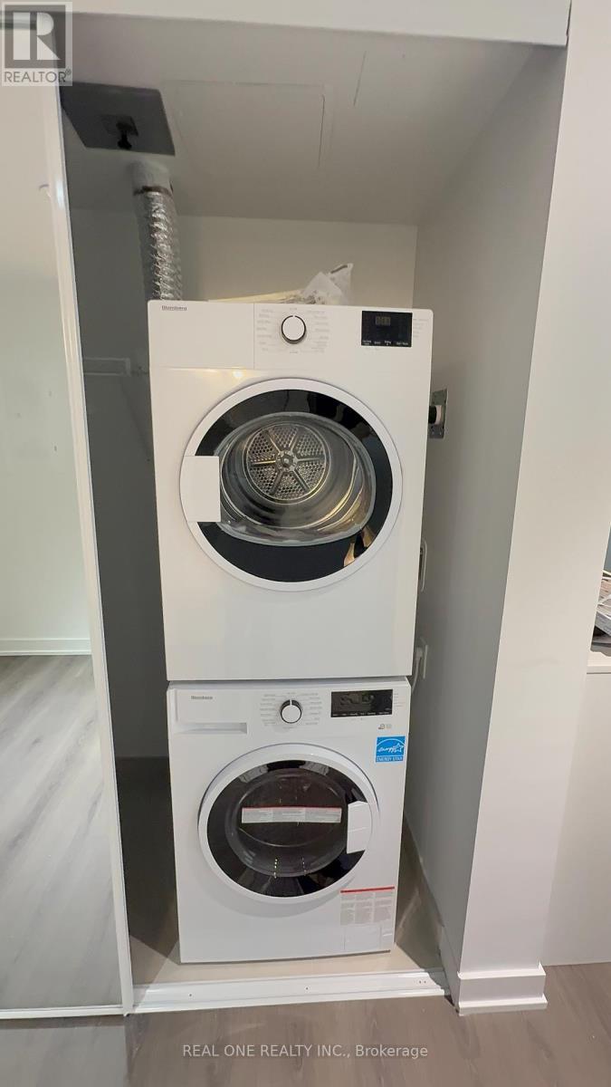 4316 - 8 Wellesley Street W, Toronto, ON - Indoor Photo Showing Laundry Room