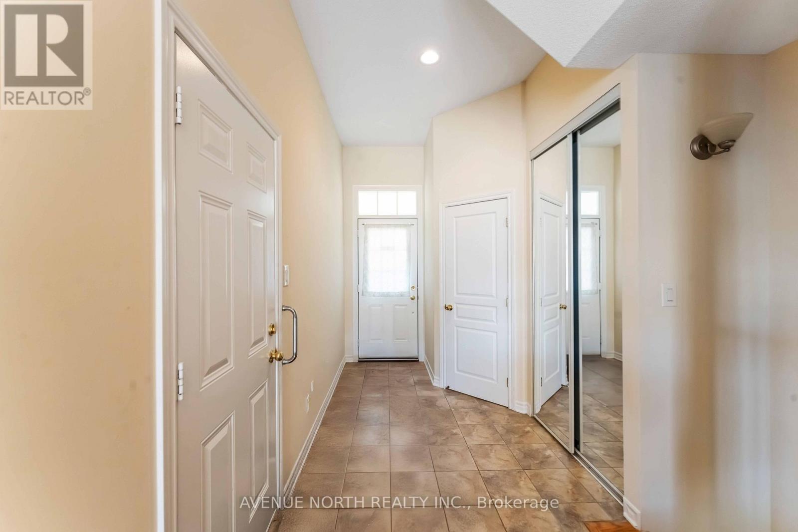 241 Waymark Crescent, Ottawa, ON - Indoor Photo Showing Other Room