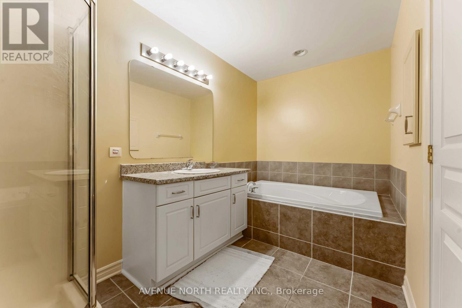 241 Waymark Crescent, Ottawa, ON - Indoor Photo Showing Bathroom