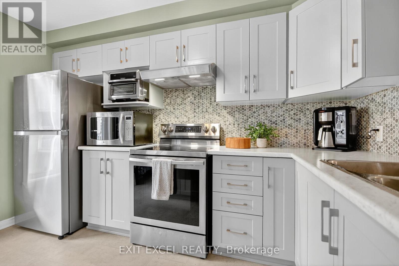 Kitchen - 206 Keltie Private, Ottawa, ON - Indoor Photo Showing Kitchen With Upgraded Kitchen