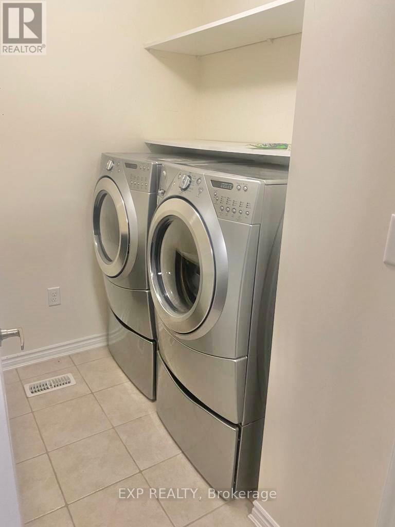 39 Bloom Drive, Brampton, ON - Indoor Photo Showing Laundry Room