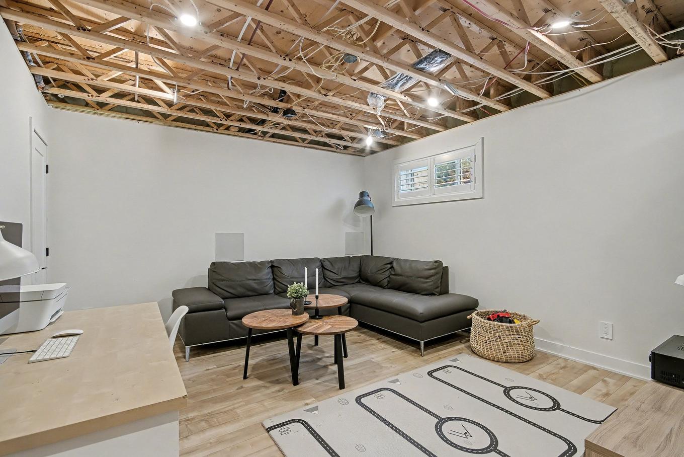 Salle familiale - 23 Rue Arcand, Saint-Jean-Sur-Richelieu, QC - Indoor