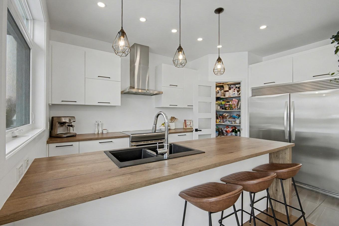 Cuisine - 23 Rue Arcand, Saint-Jean-Sur-Richelieu, QC - Indoor Photo Showing Kitchen With Upgraded Kitchen