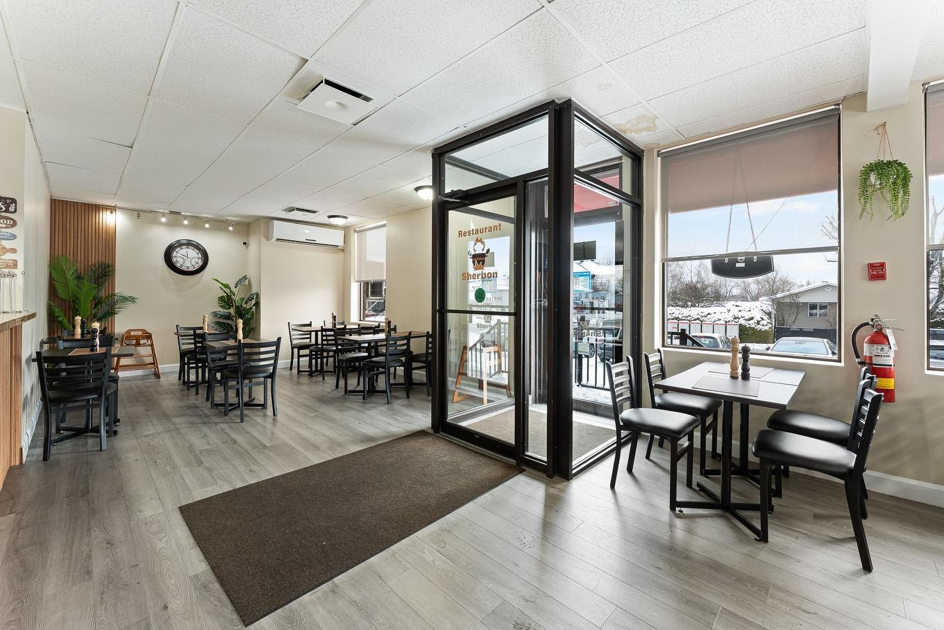 Restaurant - 5400 Rue Du Président-Kennedy, Sherbrooke (Brompton/Rock Forest/Saint-Élie/Deauville), QC - Indoor