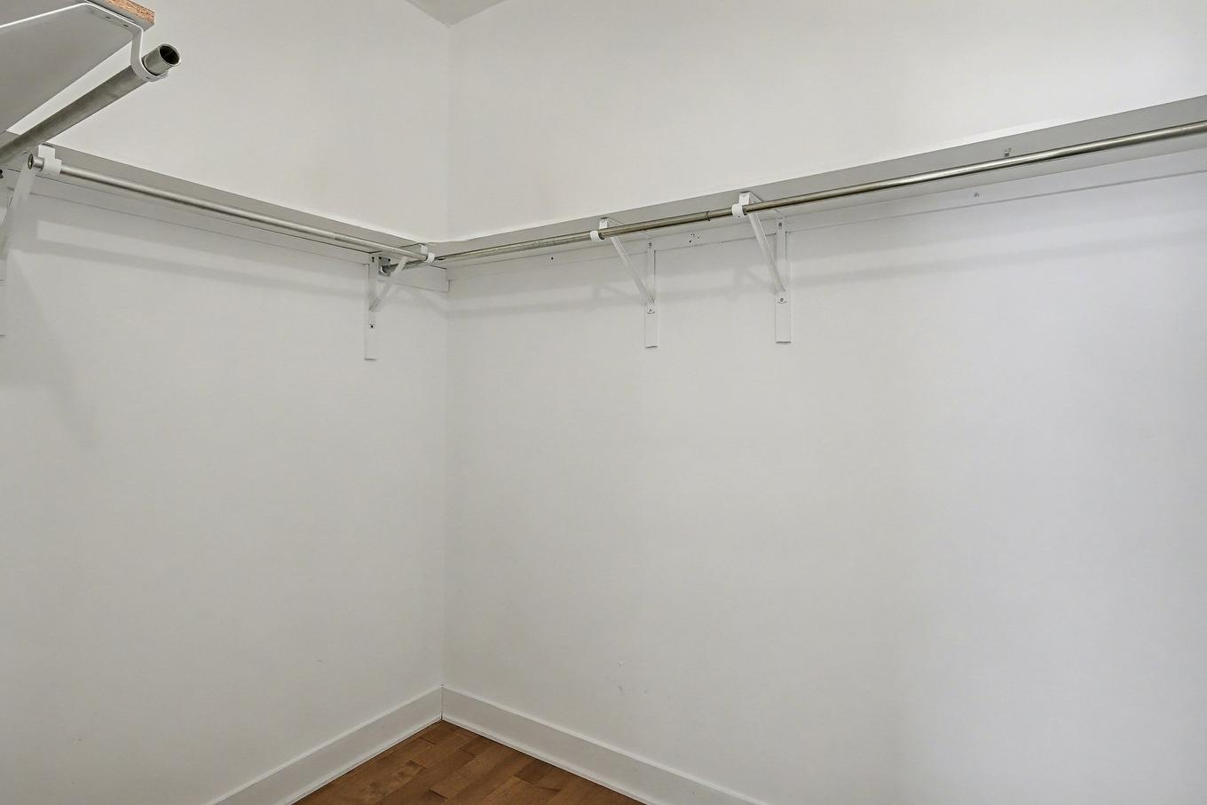 Walk-in closet - 724 Rue Des Des Carrières, Saint-Jean-Sur-Richelieu, QC - Indoor With Storage