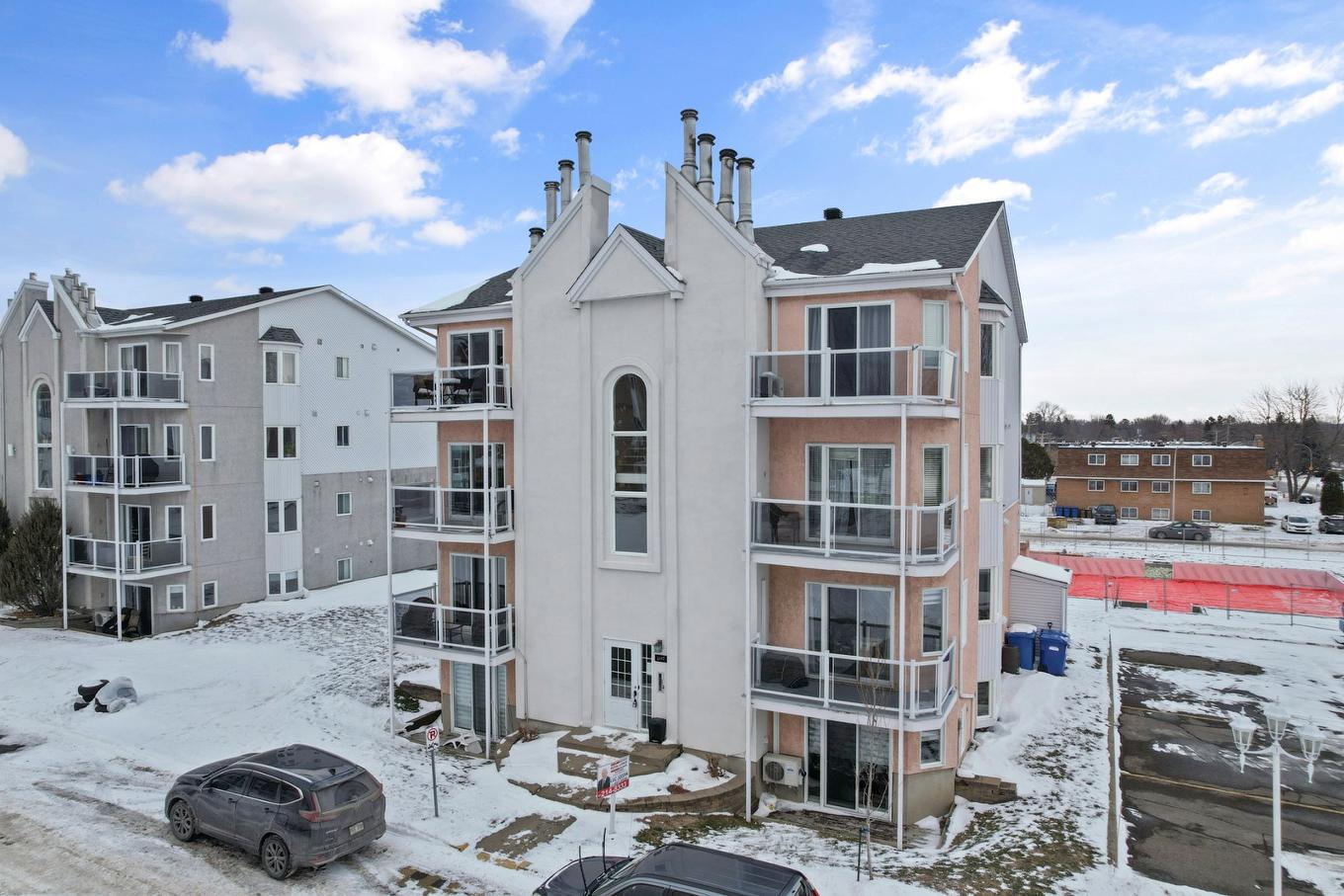 Frontage - 106-102 Crois. Richelieu, Châteauguay, QC - Outdoor