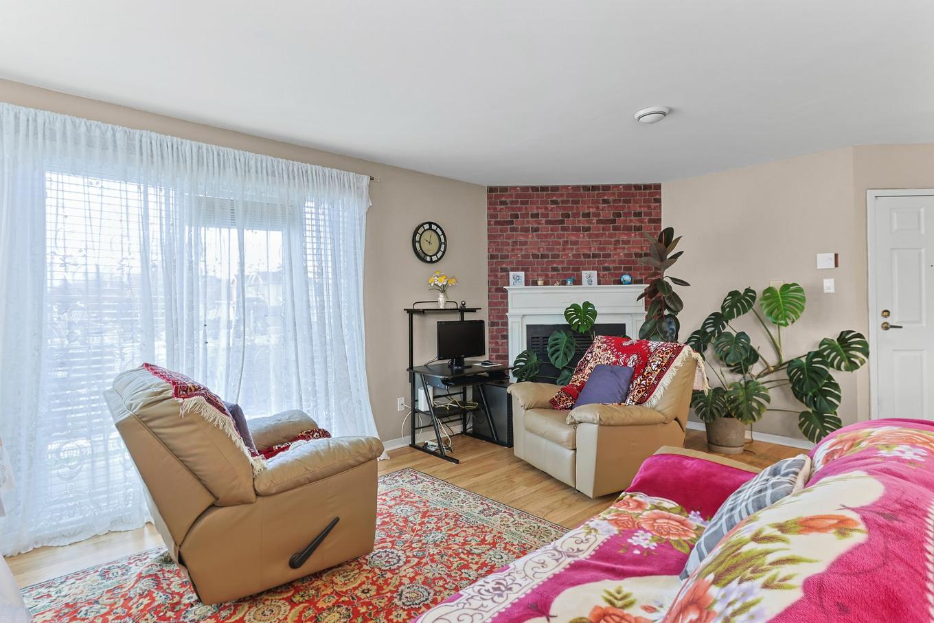 Salon - 106-102 Crois. Richelieu, Châteauguay, QC - Indoor Photo Showing Living Room
