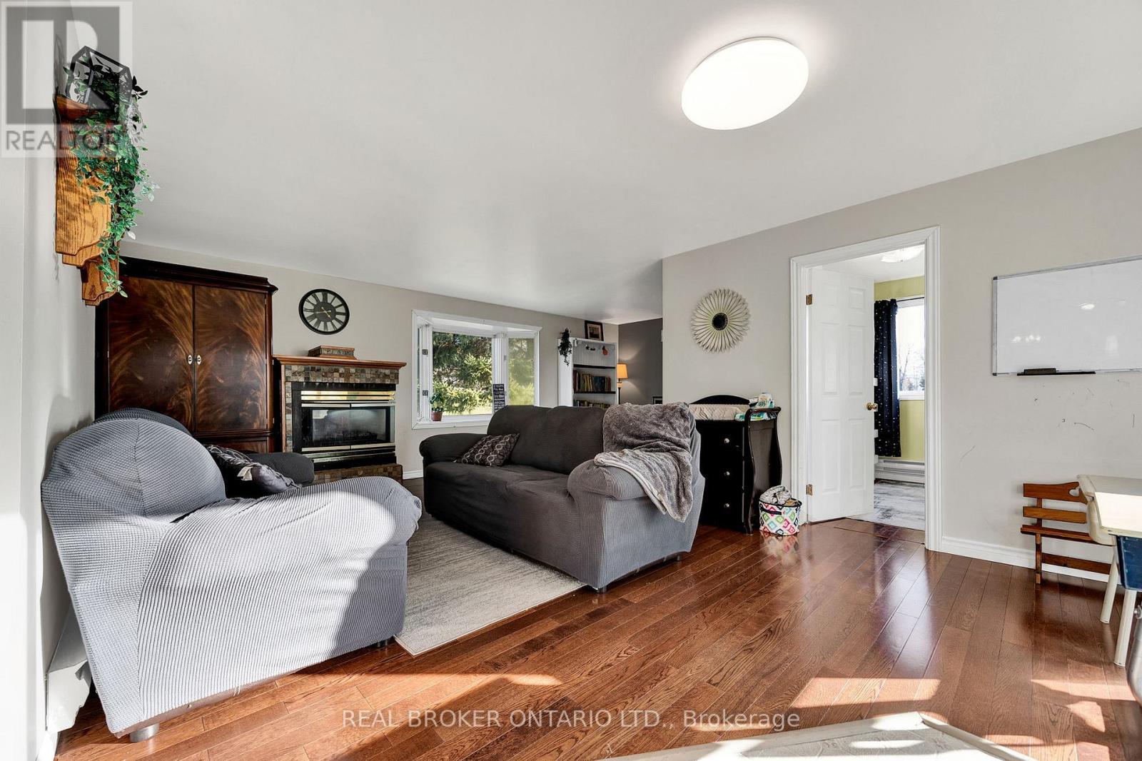 3766 Lobsinger Line, Wellesley, ON - Indoor Photo Showing Living Room