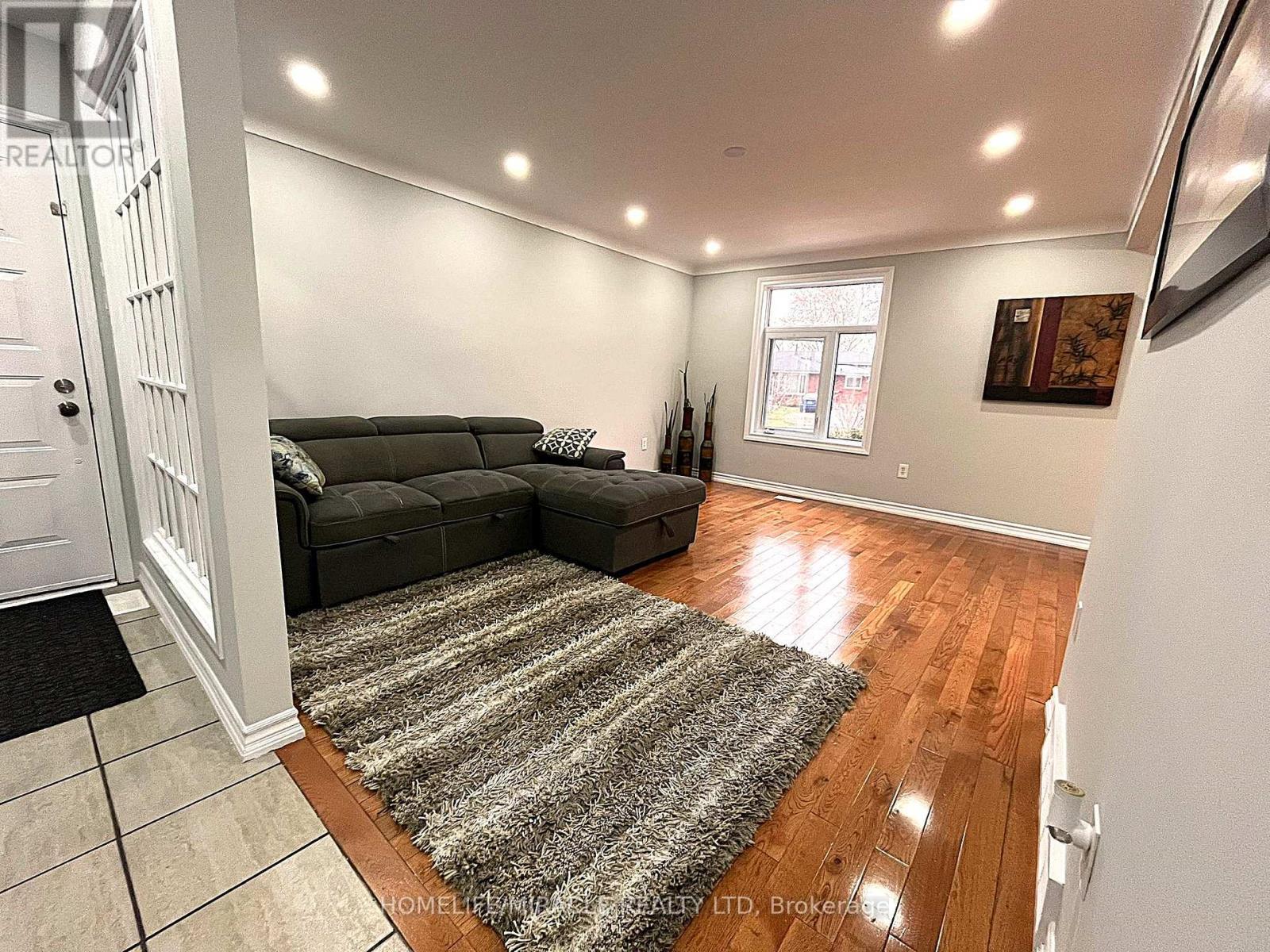 Uppers - Exclude Basement - 7043 Bonnie Street, Niagara Falls, ON - Indoor Photo Showing Other Room