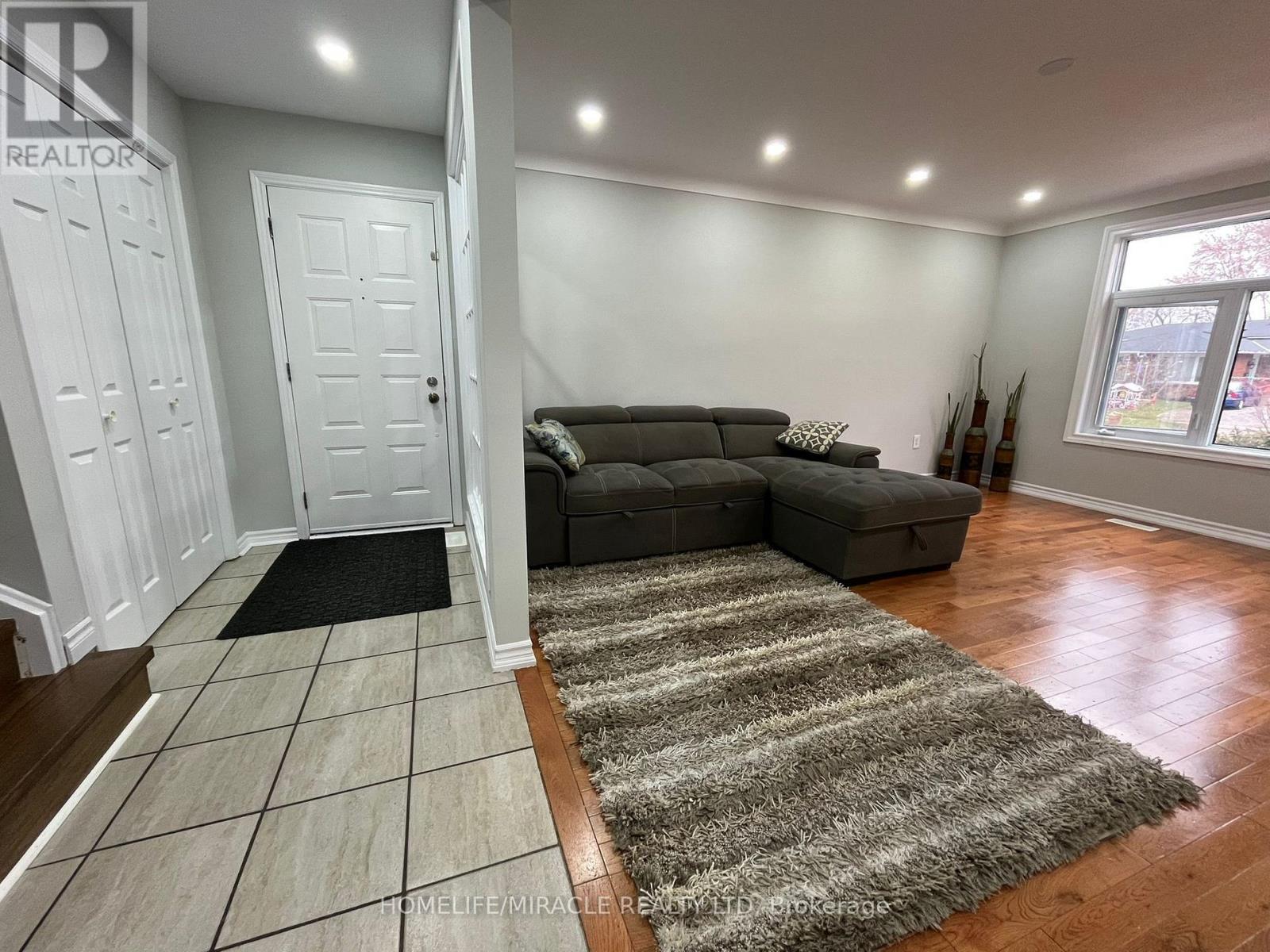 Uppers - Exclude Basement - 7043 Bonnie Street, Niagara Falls, ON - Indoor