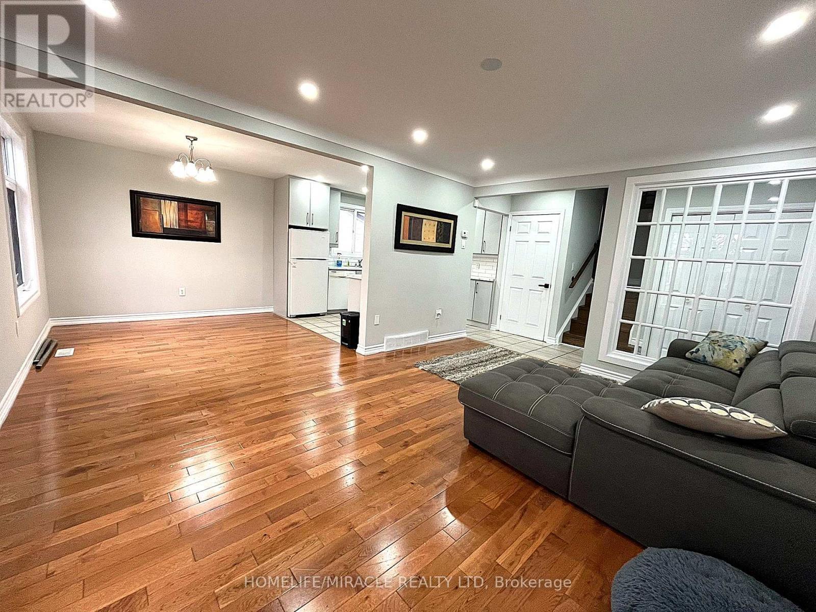 Uppers - Exclude Basement - 7043 Bonnie Street, Niagara Falls, ON - Indoor