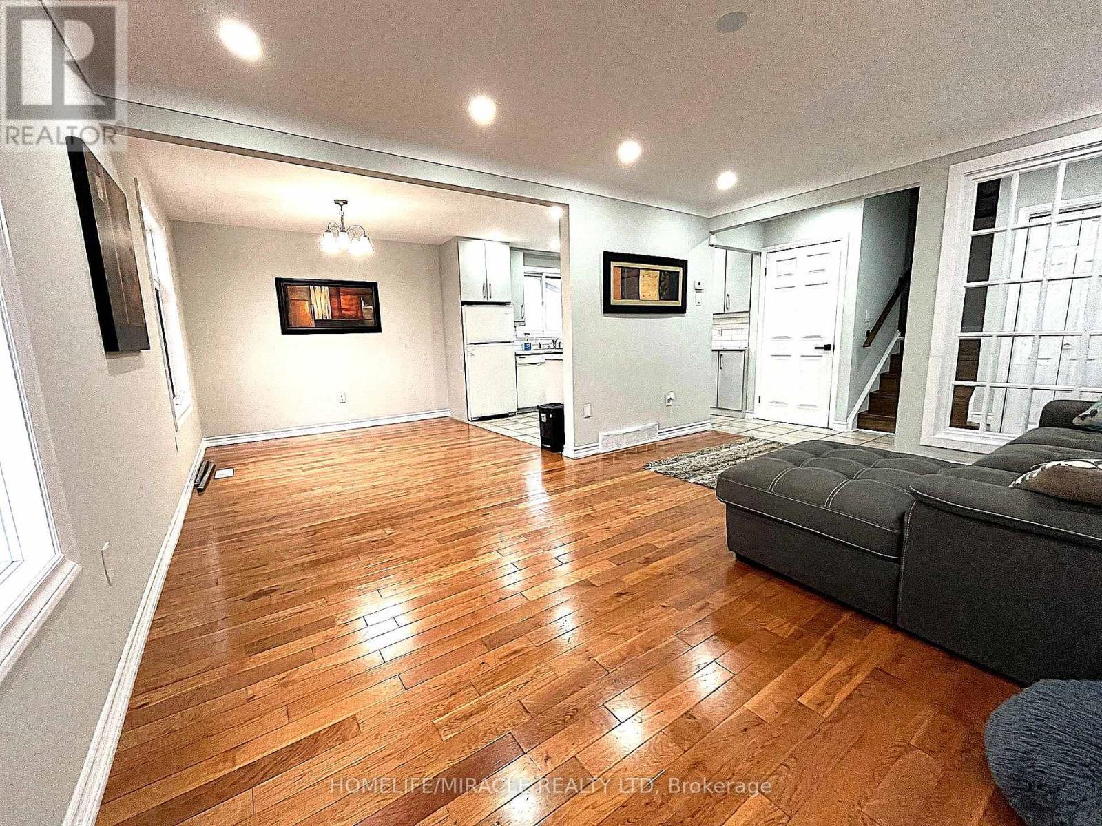 Uppers - Exclude Basement - 7043 Bonnie Street, Niagara Falls, ON - Indoor