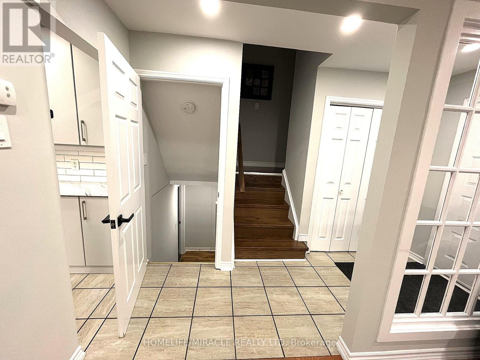 Uppers - Exclude Basement - 7043 Bonnie Street, Niagara Falls, ON - Indoor