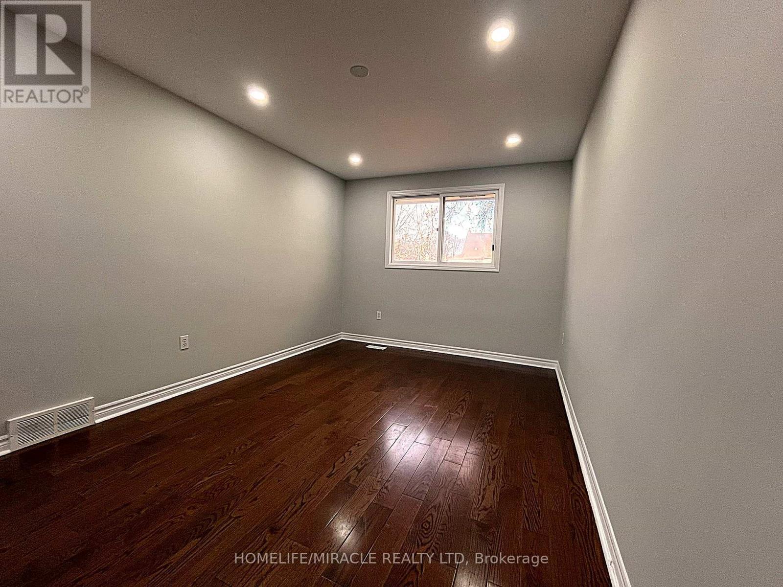 Uppers - Exclude Basement - 7043 Bonnie Street, Niagara Falls, ON - Indoor Photo Showing Other Room