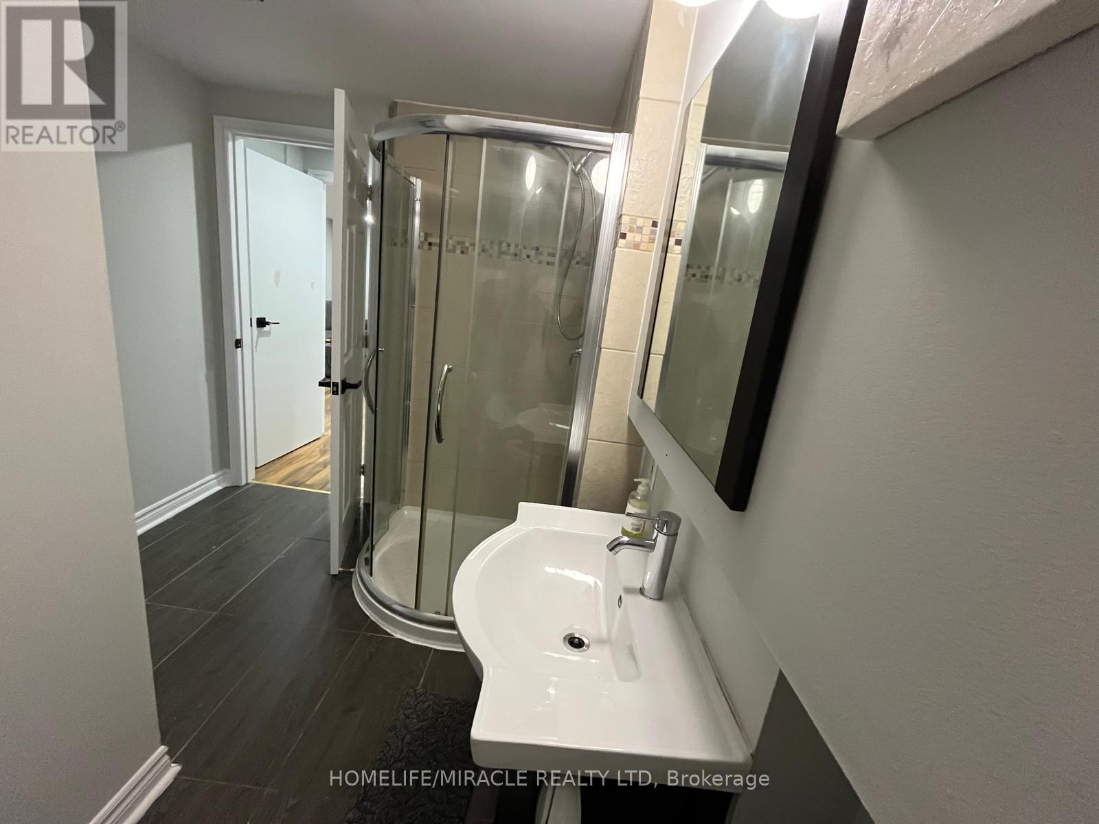 Uppers - Exclude Basement - 7043 Bonnie Street, Niagara Falls, ON - Indoor Photo Showing Bathroom