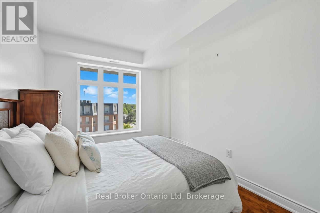 524 - 8111 Forest Glen Drive, Niagara Falls (Mt. Carmel), ON - Indoor Photo Showing Bedroom