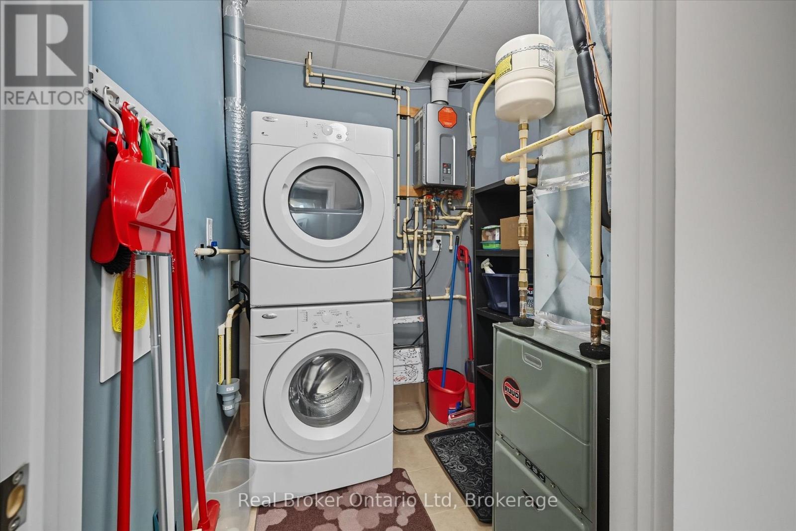 524 - 8111 Forest Glen Drive, Niagara Falls (Mt. Carmel), ON - Indoor Photo Showing Laundry Room