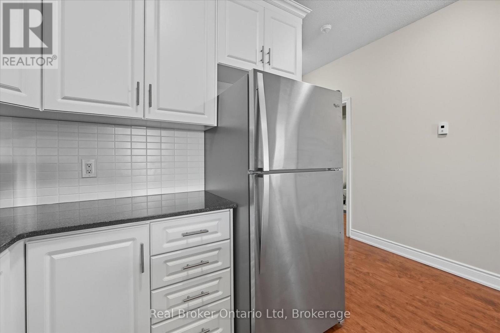 524 - 8111 Forest Glen Drive, Niagara Falls (Mt. Carmel), ON - Indoor Photo Showing Kitchen
