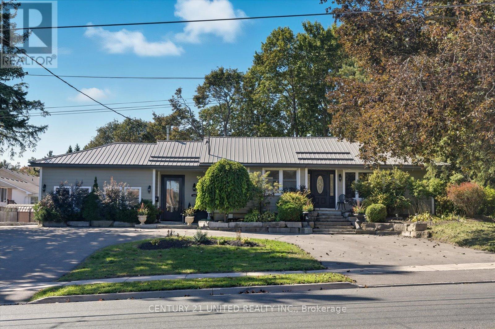 749 Spillsbury Drive, Peterborough (Otonabee Ward 1), ON - Outdoor