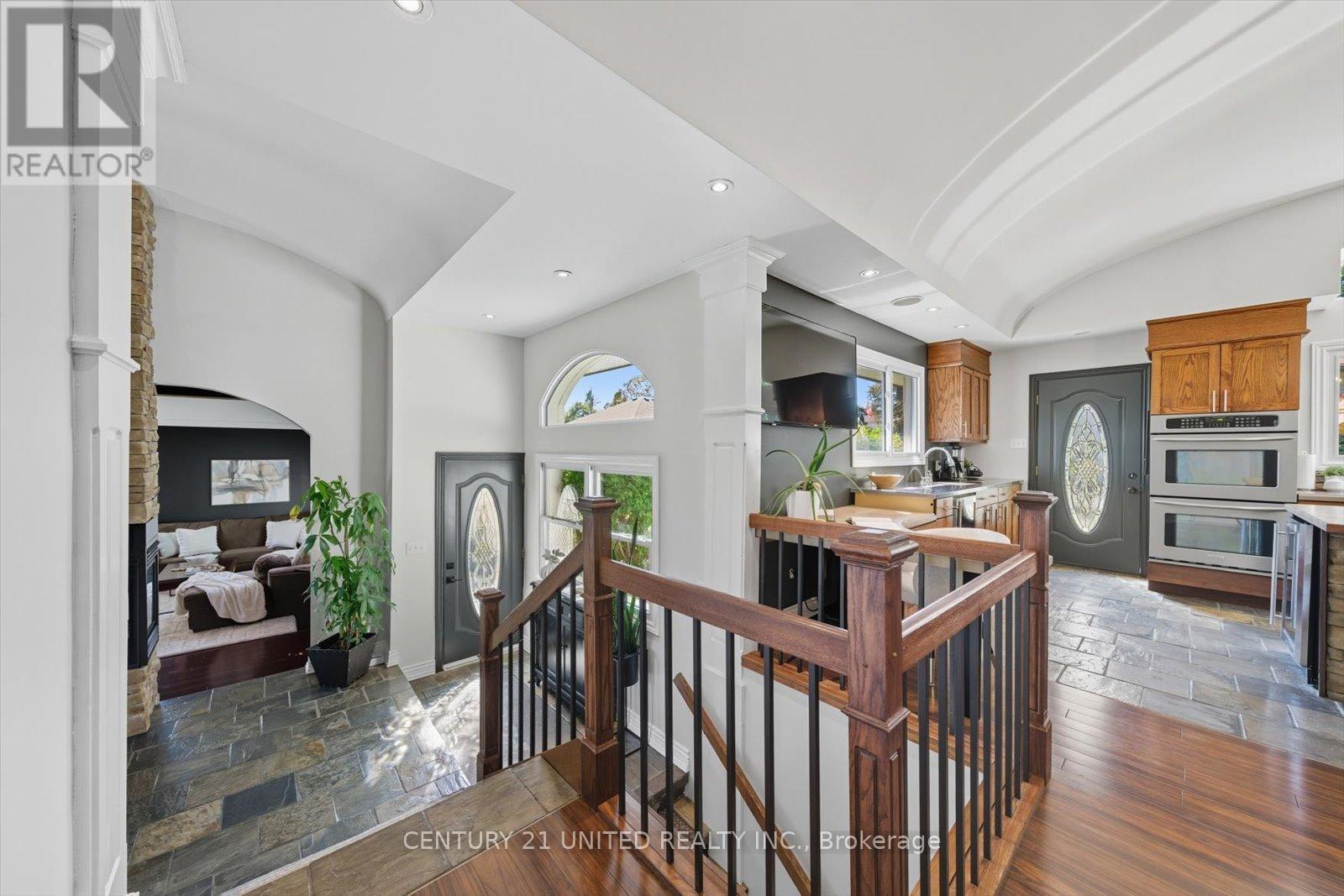 749 Spillsbury Drive, Peterborough (Otonabee Ward 1), ON - Indoor