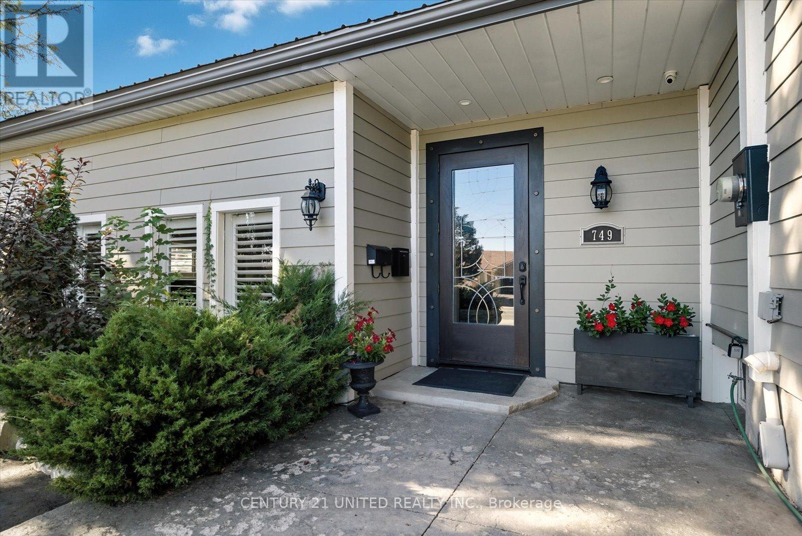 749 Spillsbury Drive, Peterborough (Otonabee Ward 1), ON - Outdoor