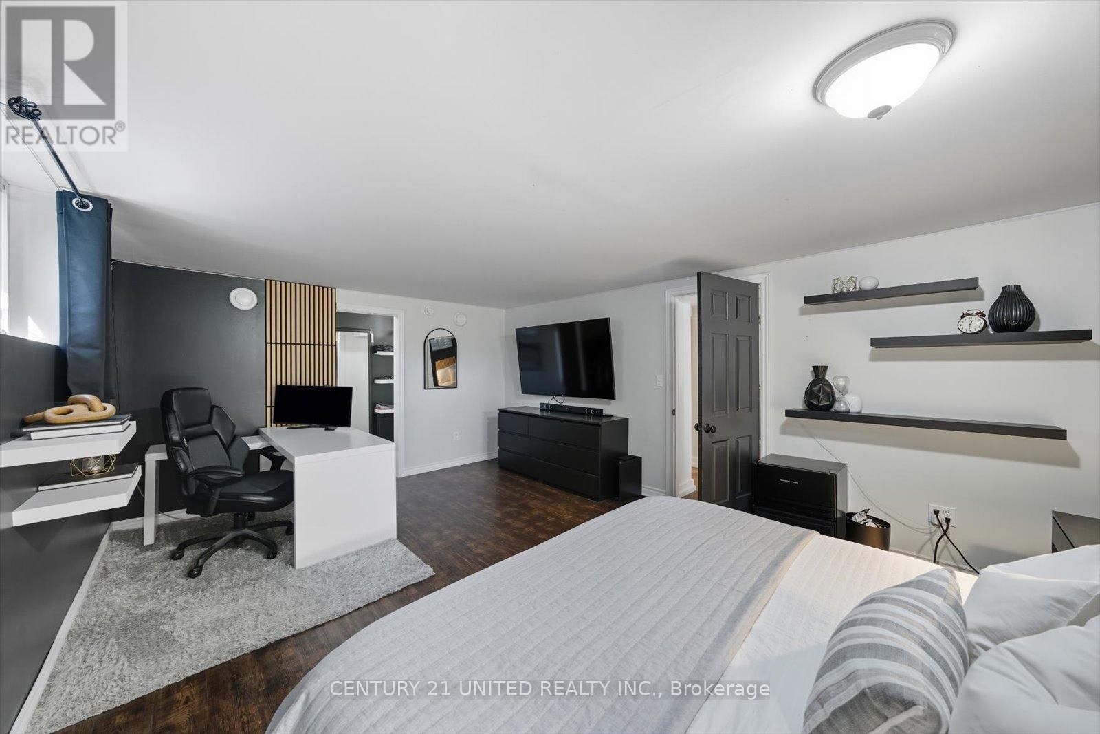 749 Spillsbury Drive, Peterborough (Otonabee Ward 1), ON - Indoor Photo Showing Bedroom