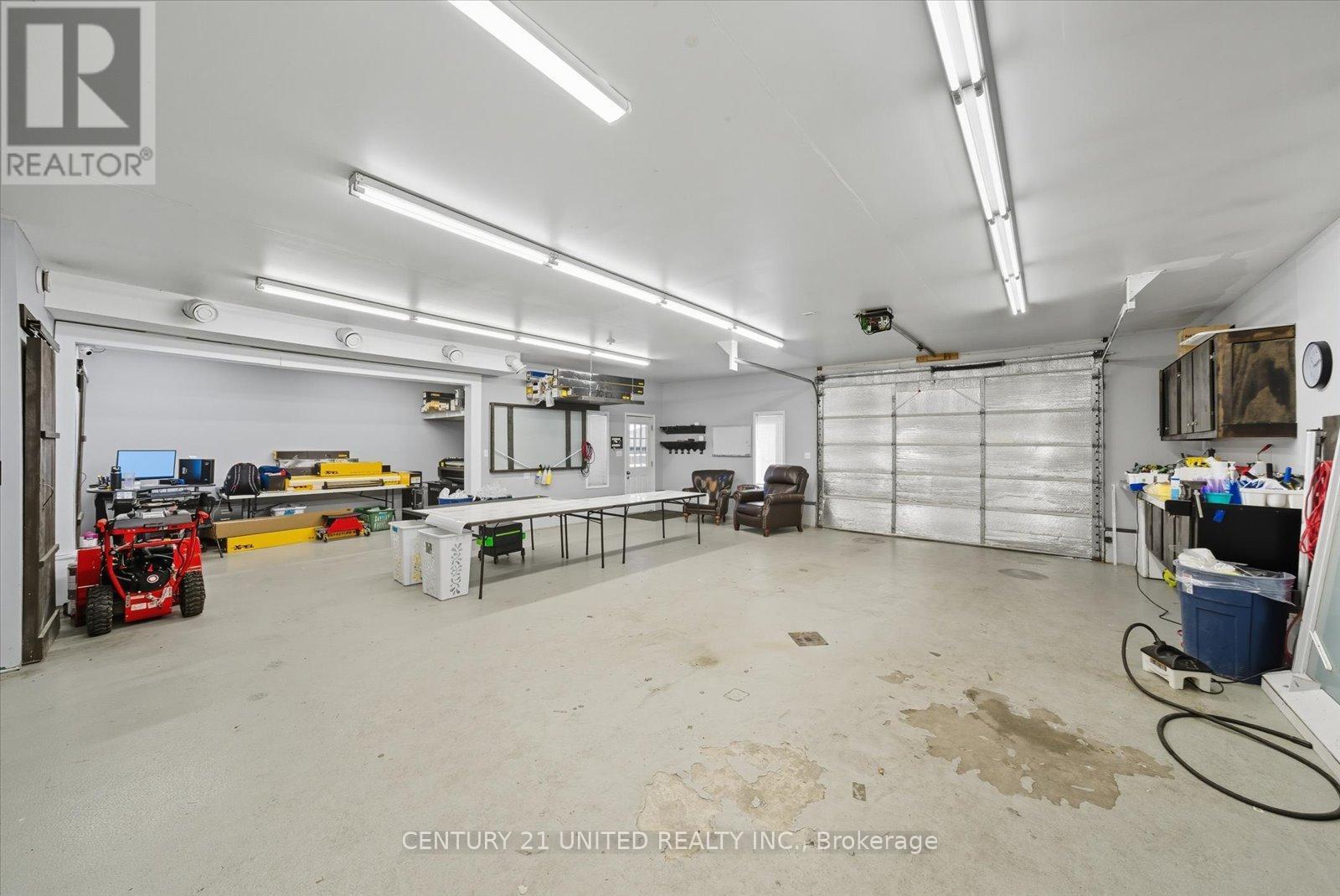 749 Spillsbury Drive, Peterborough (Otonabee Ward 1), ON - Indoor Photo Showing Garage