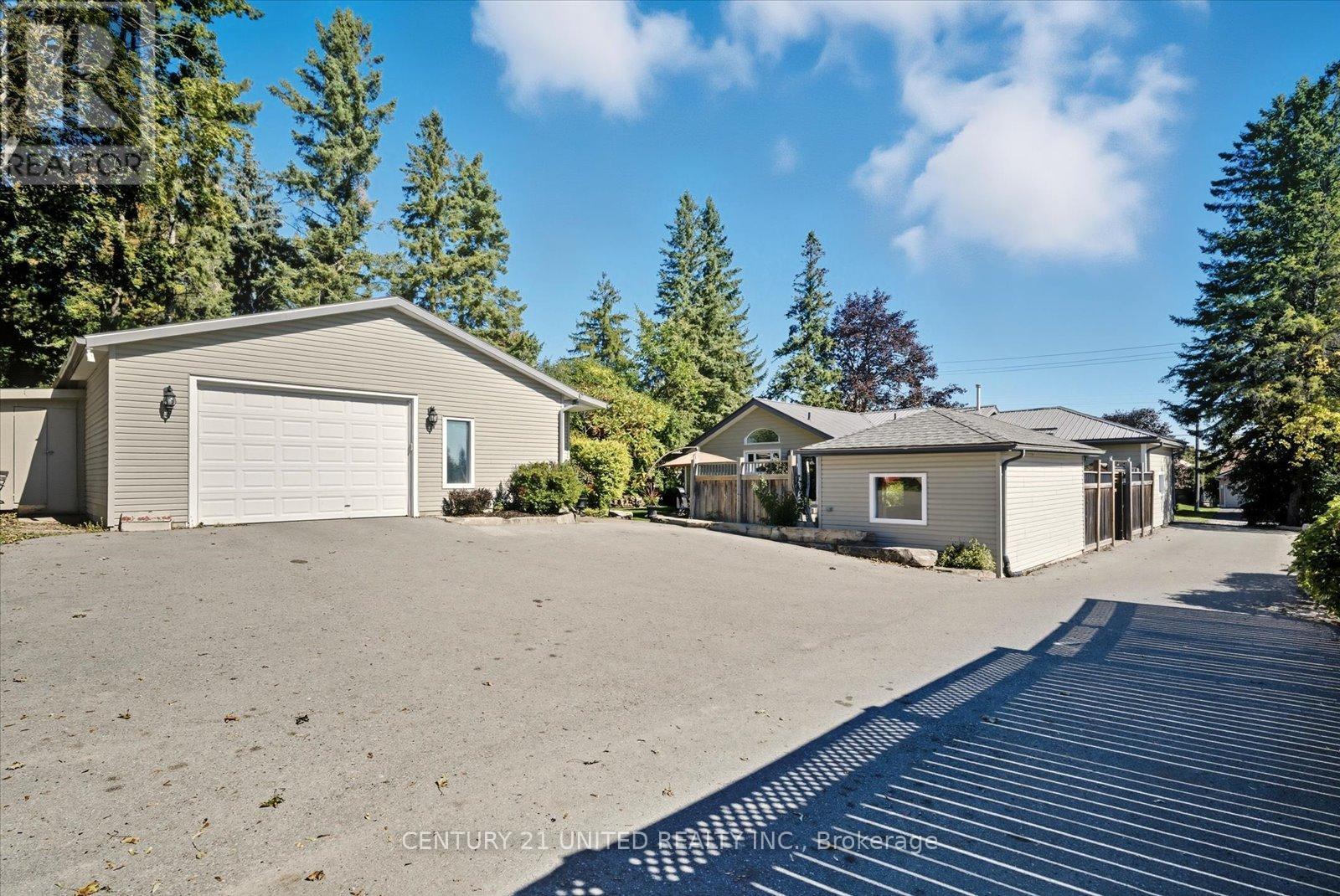 749 Spillsbury Drive, Peterborough (Otonabee Ward 1), ON - Outdoor