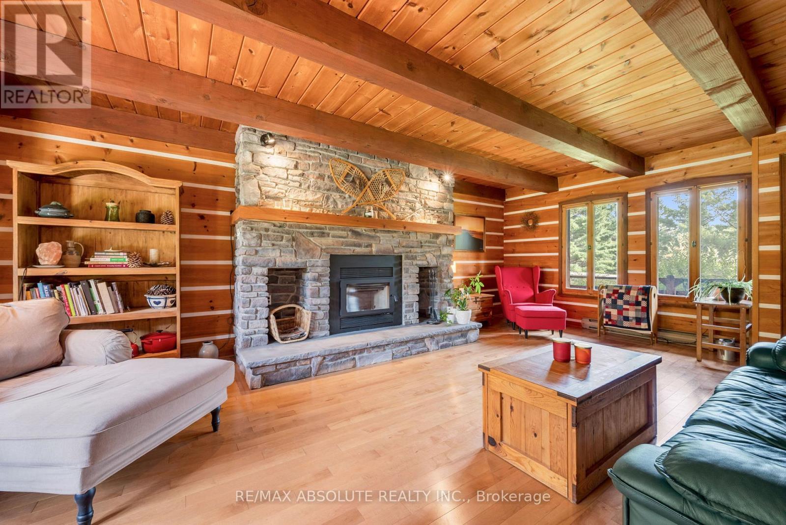 188 Burns Drive, Mcnab/Braeside, ON - Indoor Photo Showing Living Room With Fireplace