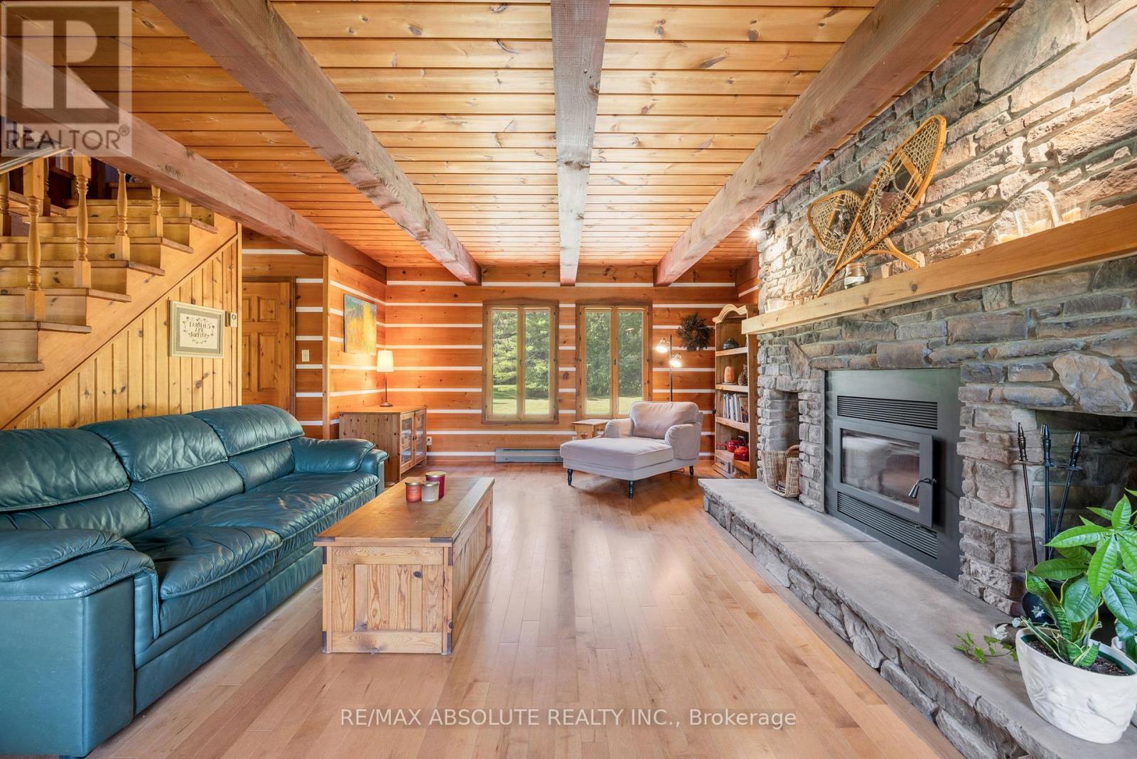 188 Burns Drive, Mcnab/Braeside, ON - Indoor Photo Showing Living Room With Fireplace