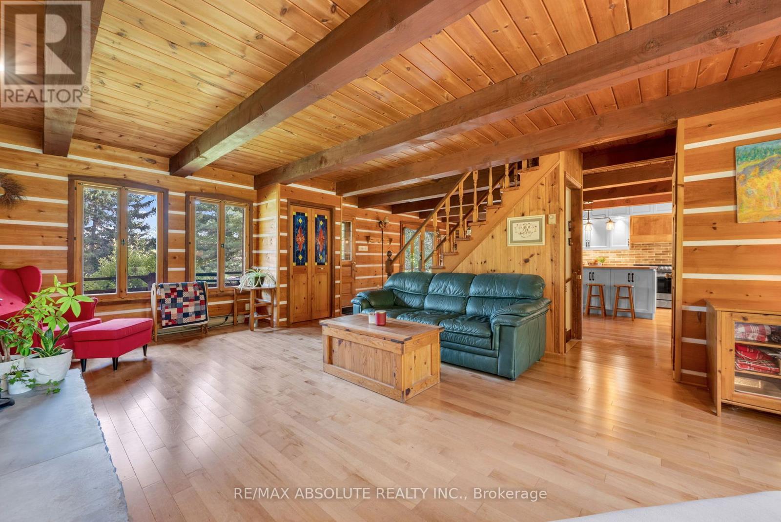 188 Burns Drive, Mcnab/Braeside, ON - Indoor Photo Showing Living Room