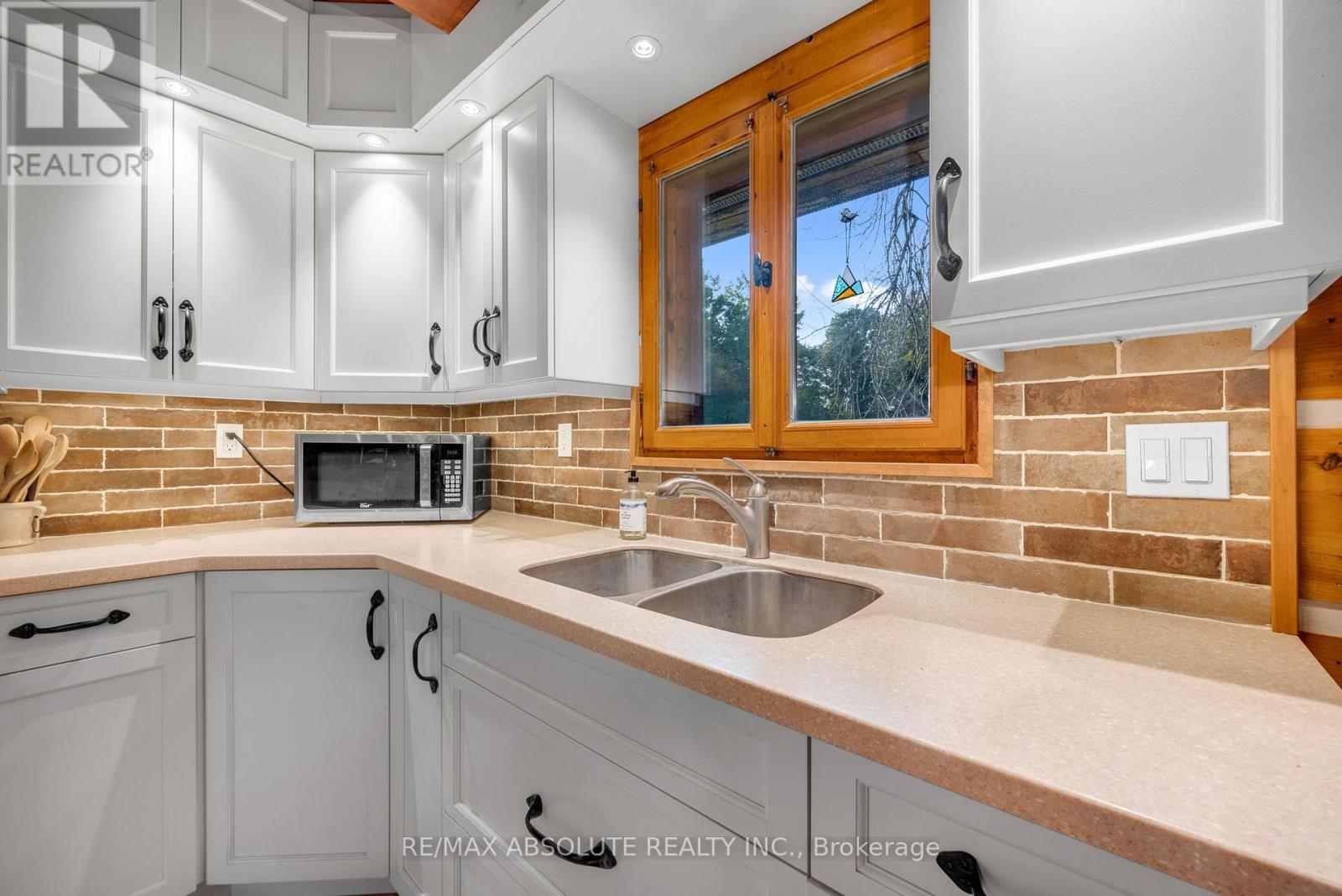 188 Burns Drive, Mcnab/Braeside, ON - Indoor Photo Showing Kitchen With Double Sink