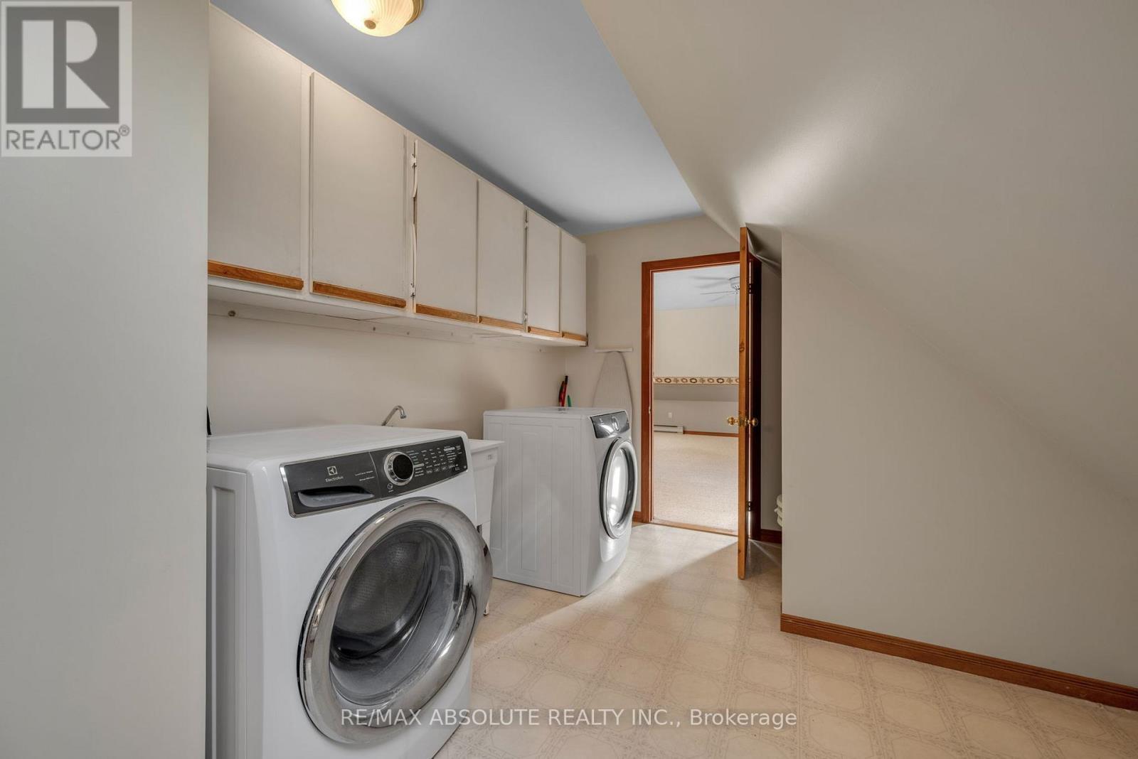 188 Burns Drive, Mcnab/Braeside, ON - Indoor Photo Showing Laundry Room