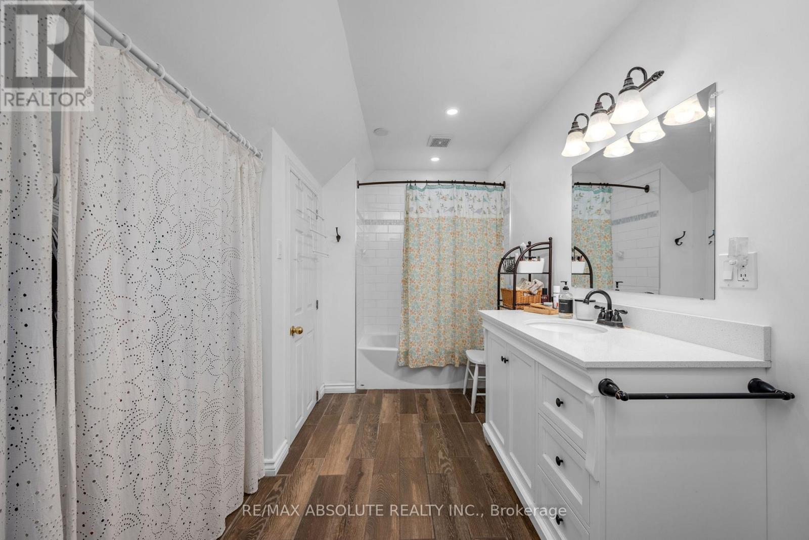188 Burns Drive, Mcnab/Braeside, ON - Indoor Photo Showing Bathroom